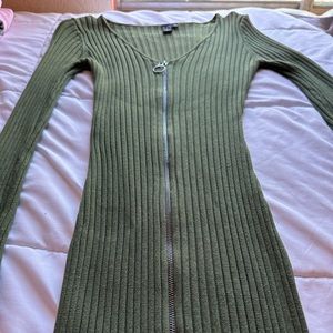Green long sleeve stretchy dress